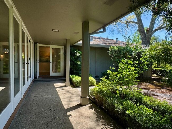 Building Photo - 1701 Zinfandel Ln