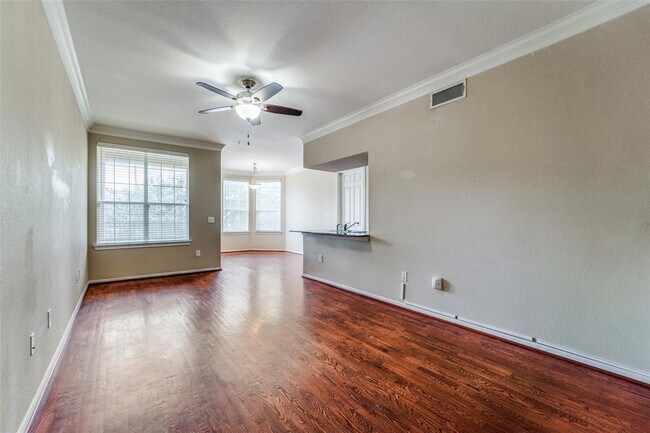 Building Photo - 7575 Kirby Dr