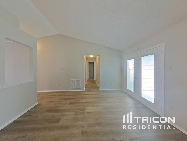 Foto del edificio - 3813 Big Leaf Ln