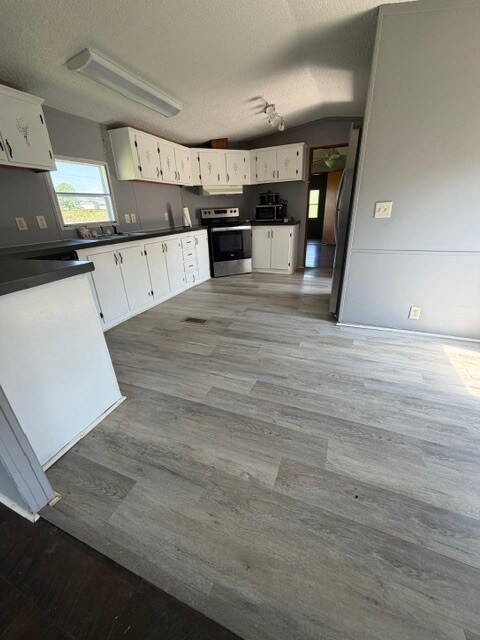 Foto del edificio - 310 Sunny Acres Rd