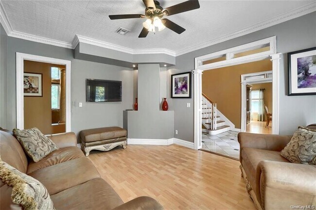 Foto del edificio - 156 Quaker Hill Rd