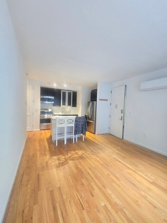Foto del edificio - 5 W 127th St