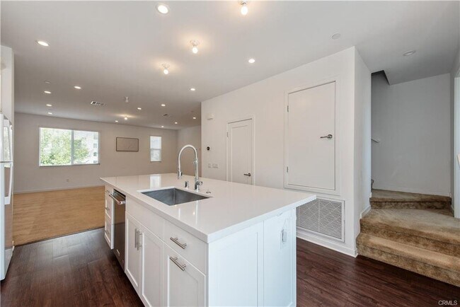 Building Photo - 143 Schick