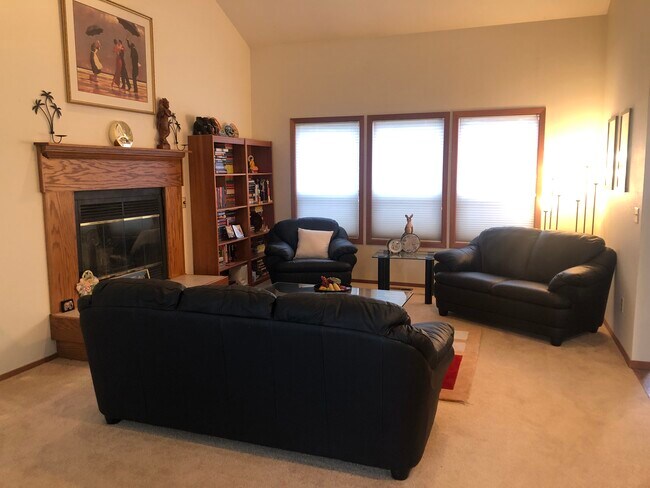 Foto del edificio - 715 SW Staley Dr
