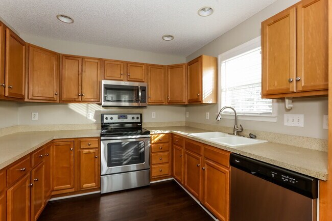 Foto del edificio - 8112 Poplar Grove Cir