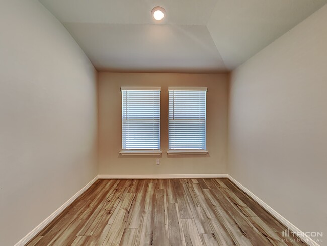 Foto del edificio - 13665 Paxton Blvd