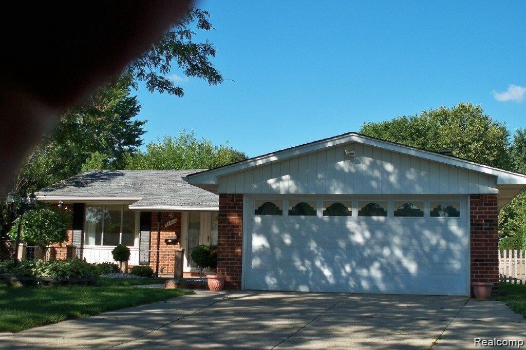 14413 Bassett St, Livonia, MI 48154 House Rental in Livonia, MI