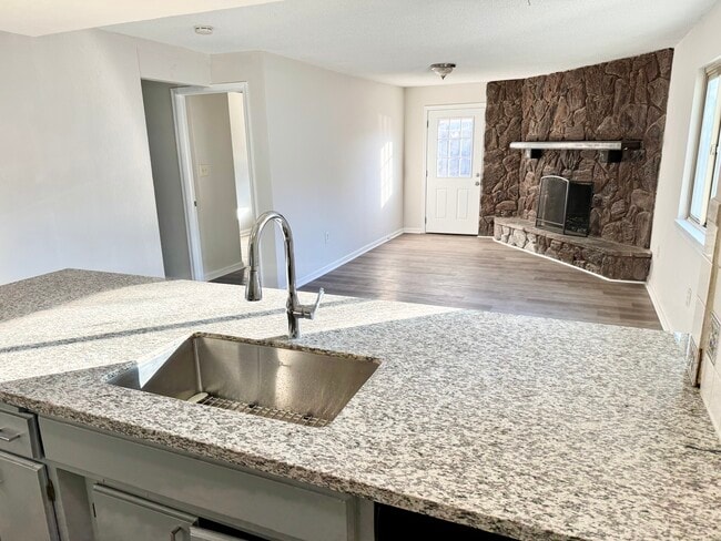 Building Photo - 2840 Belden St