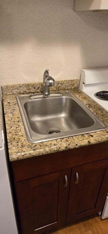 Building Photo - 1625 Kent Des Moines Rd