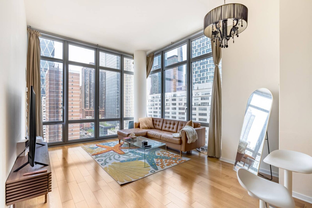 Foto principal - 310 W 52nd St