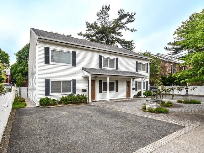 Foto del edificio - 39 Graywood Rd