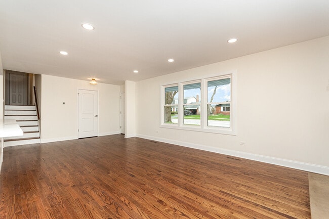 Building Photo - 116 Waxwing Ave