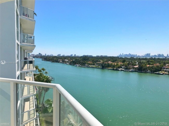 Foto del edificio - 3 br, 2 bath  - 5900 Collins Ave # 44