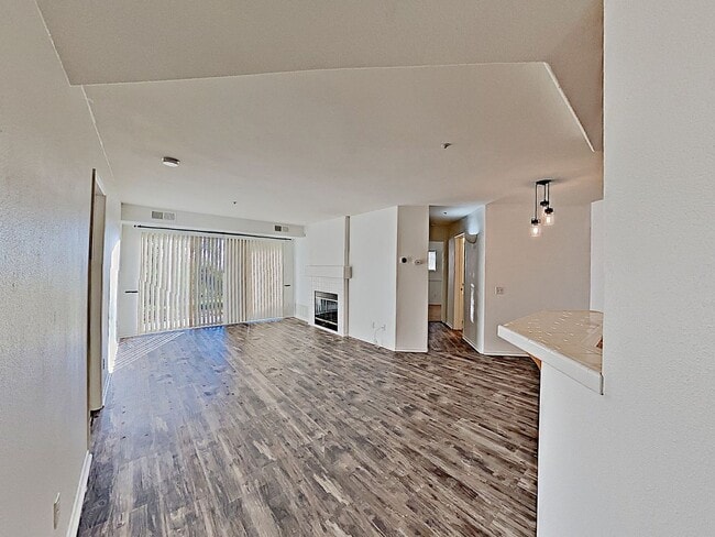 Building Photo - Spacious 2-Bedroom, 2-Bathroom Condo for Rent – Scripps Highlands