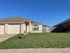 Building Photo - 3906 Hitchrock Dr