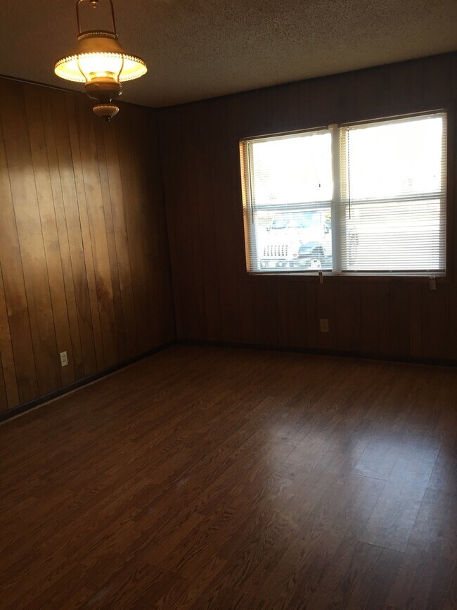 Foto del edificio - 409 W Dogwood St