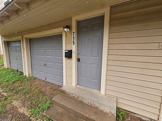 Foto del edificio - Ready for immediate move in! 2bed 1 bath a...