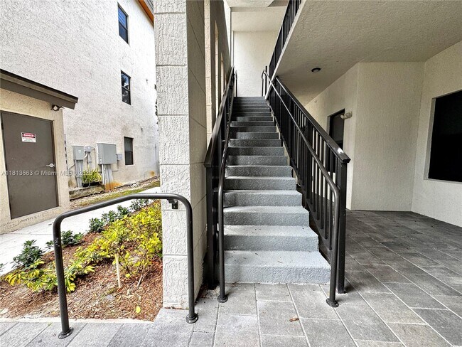 Foto del edificio - 8175 NW 104th Ave