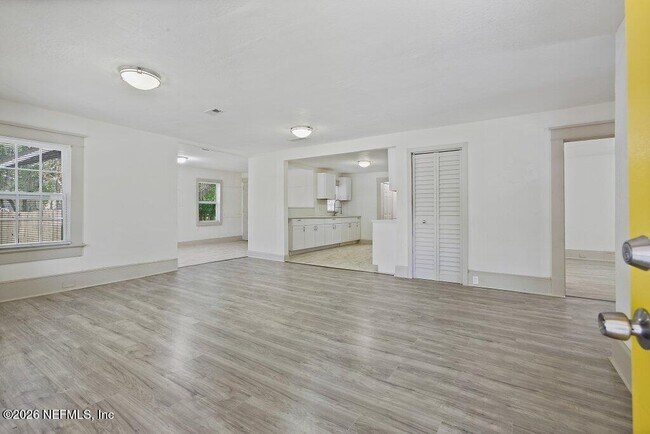 Foto del edificio - 3058 Rosselle St