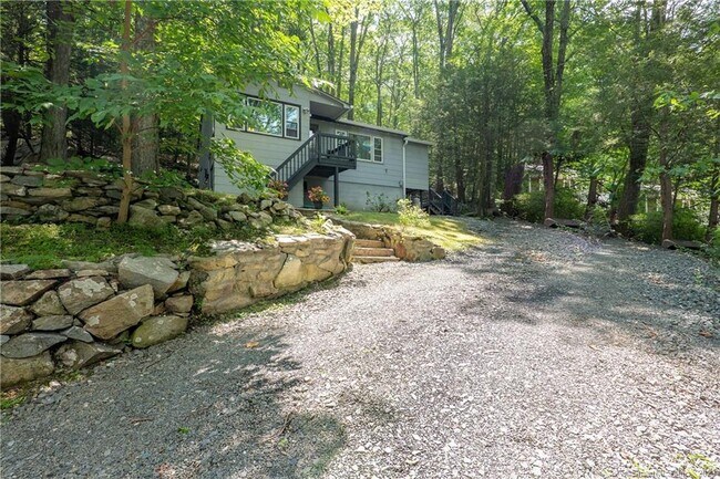 Foto del edificio - 119 Green Pond Rd