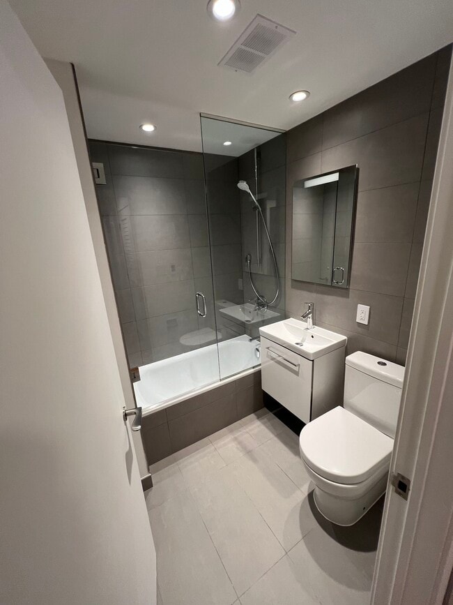 Building Photo - 501 Kingston Rd