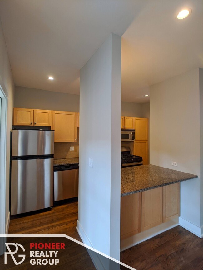 Foto del edificio - 736 W Addison St