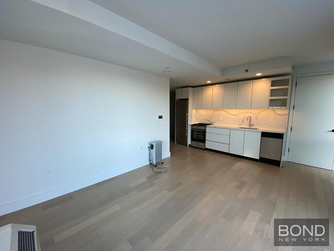 Building Photo - 635 Fourth Avenue