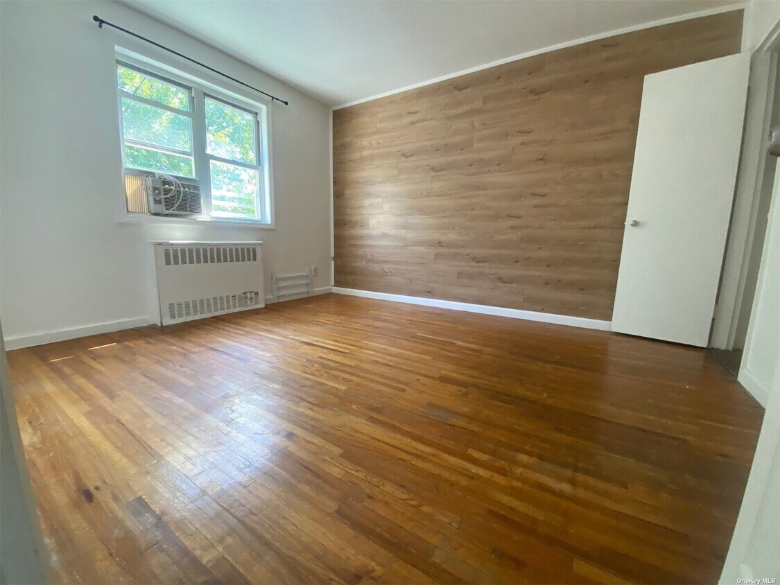 Foto principal - 25-11 87th St