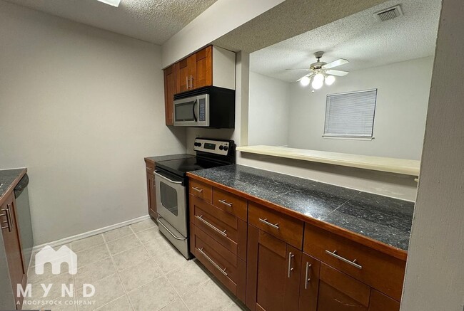 Building Photo - 1302 Old Hammond Chase