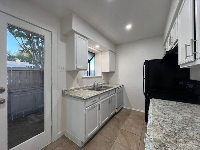 Foto del edificio - West Plano 2/1 perfect location!