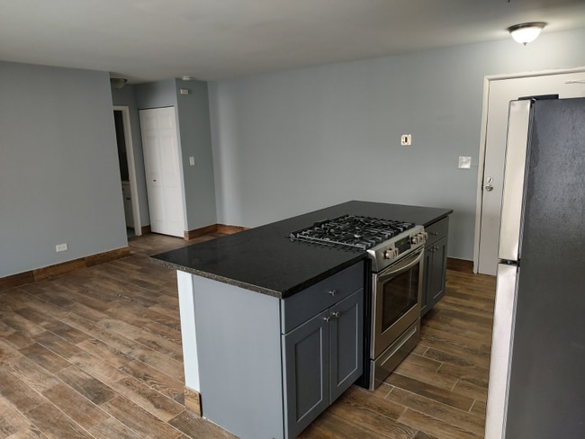 Photo - 663 W Grace St Apartment
