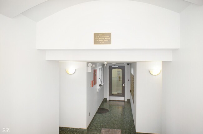 Building Photo - 230 E 9th St