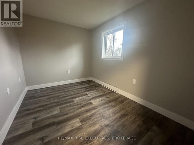 Photo du bâtiment - 565 Emma St