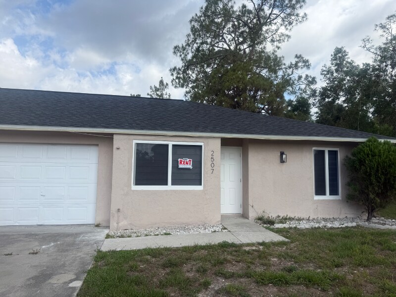 Foto principal - 2507 Matena Ave S