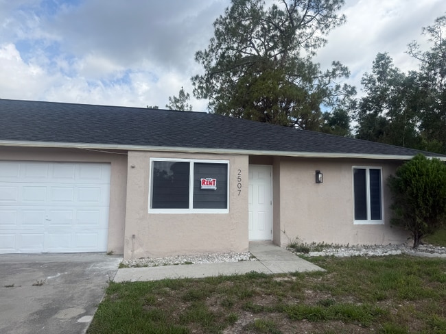 Building Photo - 2507 Matena Ave S