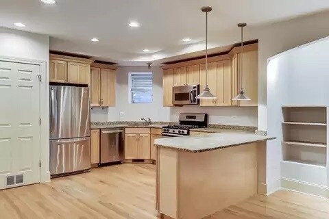 Cocina - 4733 N Malden St