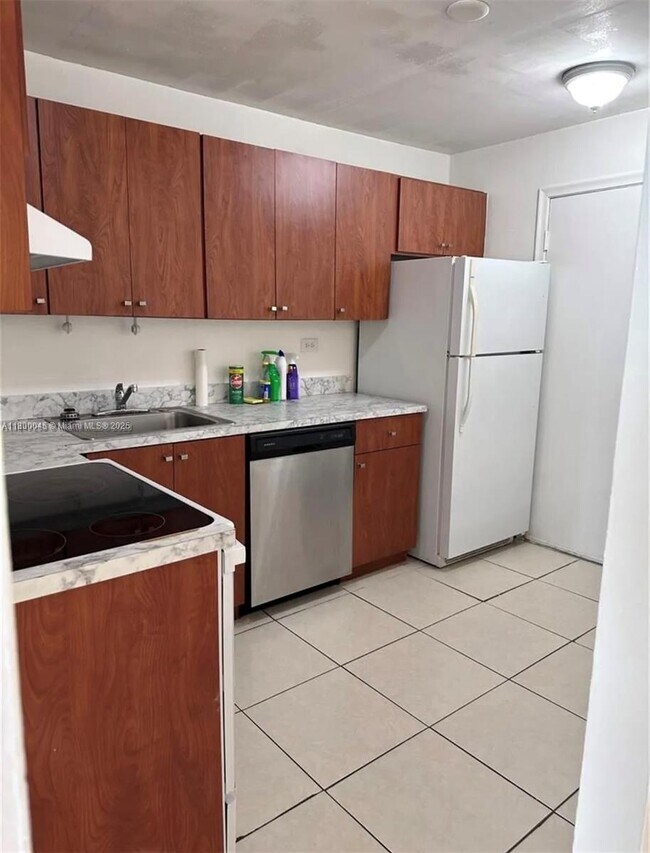 Foto del edificio - 8101 SW 72nd Ave