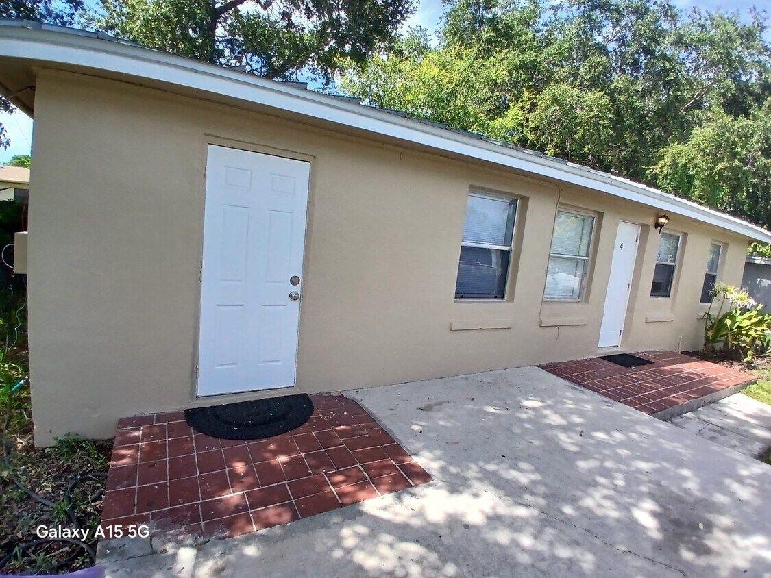Foto principal - 1645 NE 149th St