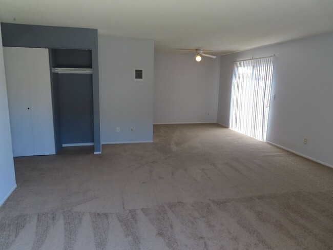 Foto del edificio - Three Bedroom Condo in Rancho Penasquitos