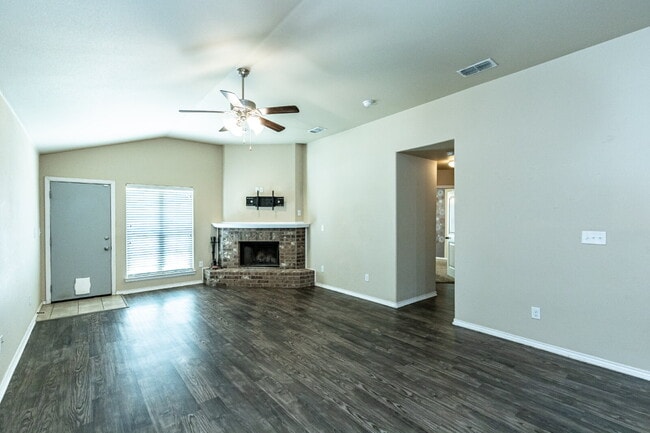 Building Photo - Relax on this front porch!