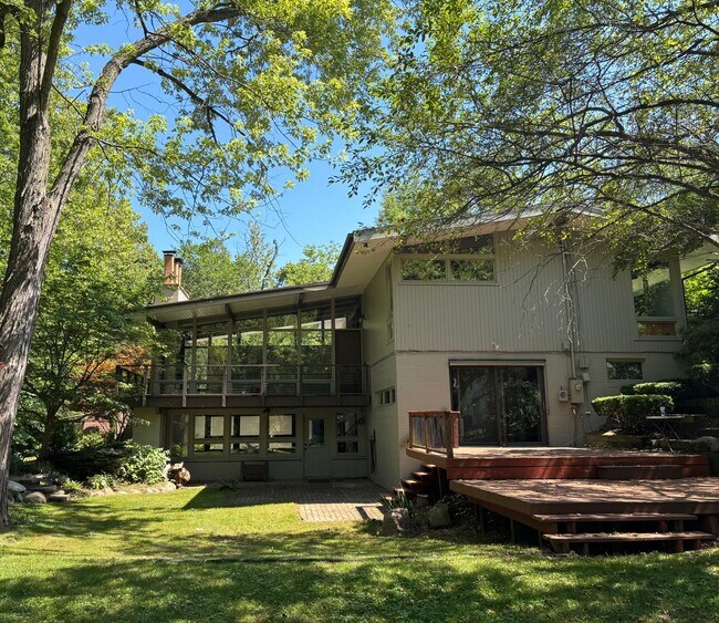 Foto del edificio - Spacious Mid-Century Modern Rental in Canton - 4 bed, 2 bath