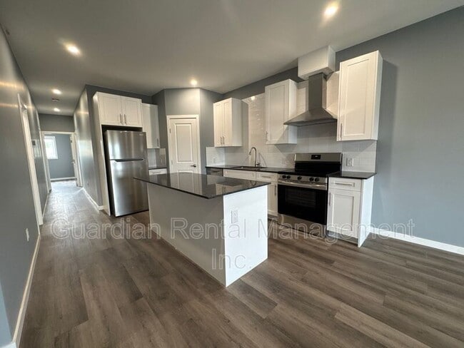 Building Photo - 324 Strand Ave