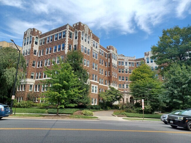 Foto del edificio - 4707 Connecticut Ave NW