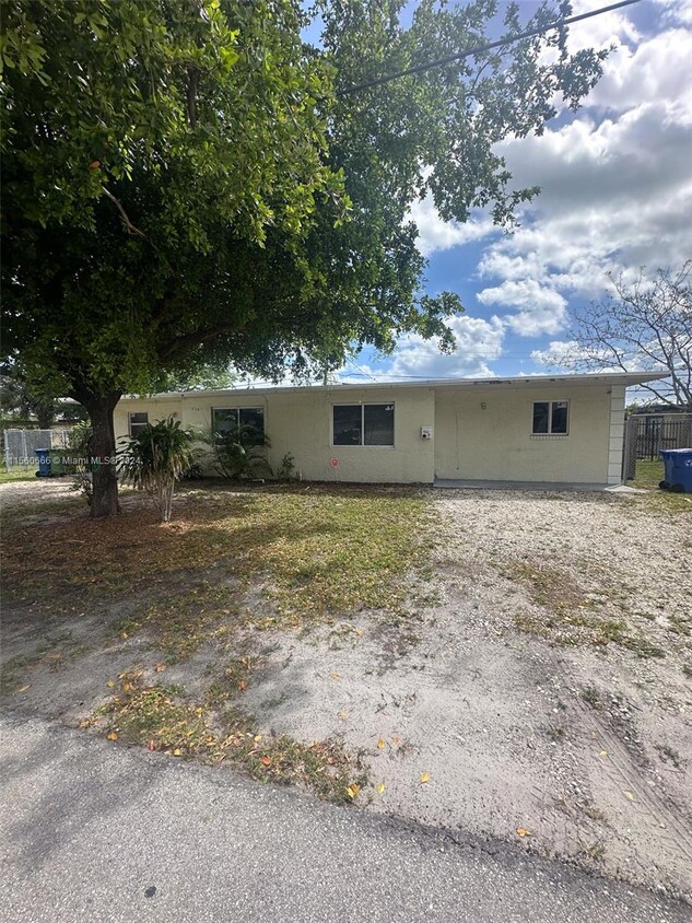 Foto principal - 716 NW 14th Way