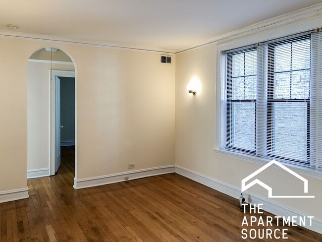 Building Photo - 3622 N Marshfield Ave