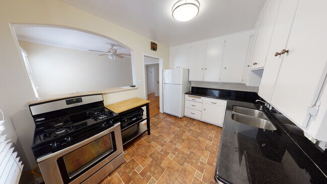 Foto del edificio - 6335-6337 Orange St
