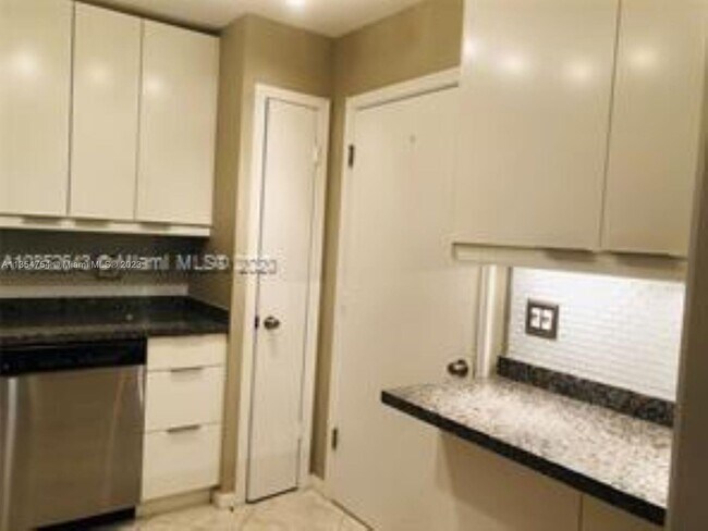 Foto del edificio - 4751 NW 21st St