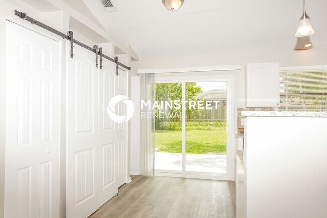 Foto del edificio - 3 Bedroom Pet-Friendly Home in PALM BAY, FL with Main Street Renewal