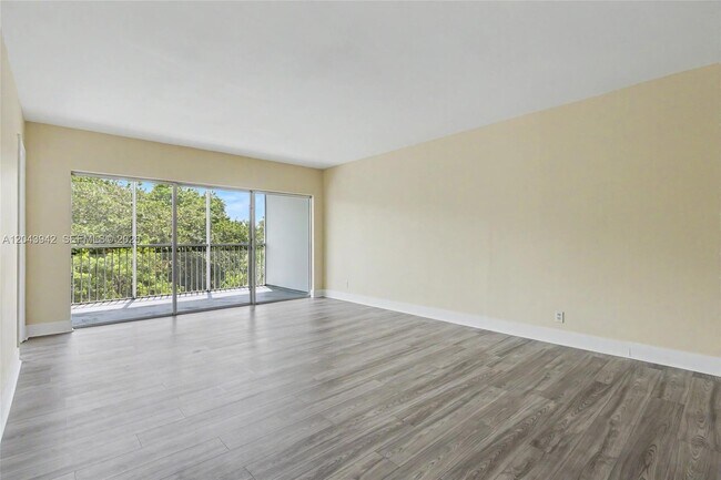 Building Photo - 3250 N Palm Aire Dr