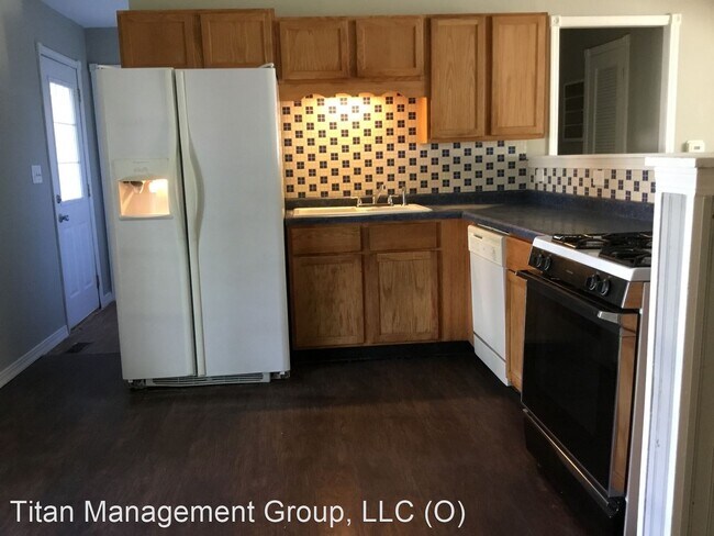 Building Photo - 4 br, 1.5 bath House - 2016 Manitou Drive